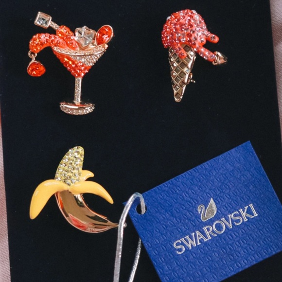 New SWAROVSKI No Regrets Brooch Set